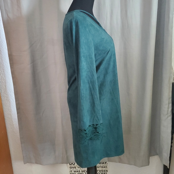 JODIFL Flowy Velvet Dress Emerald Green - Picture 2 of 6